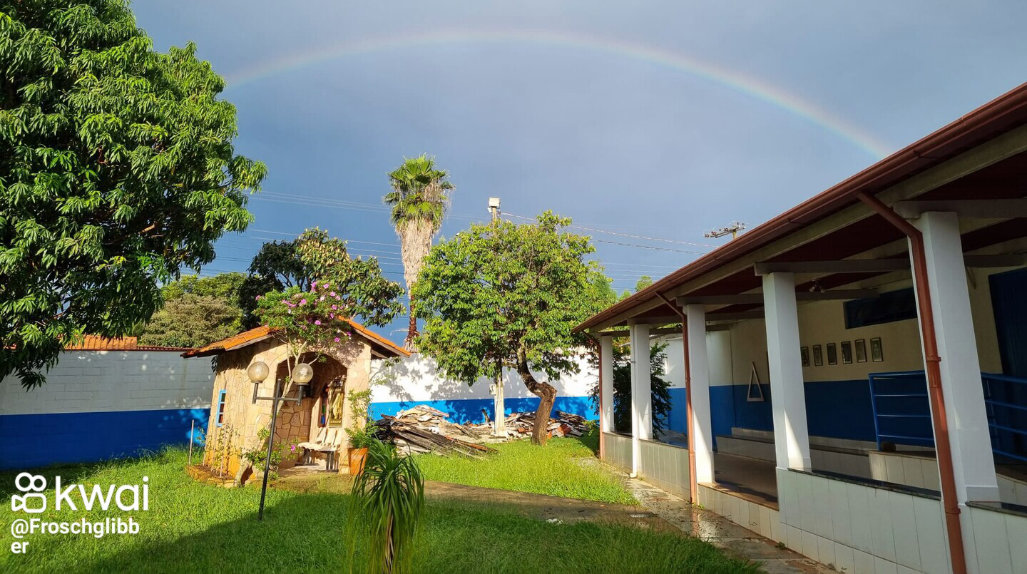 Casa Garten mit Regenbogen